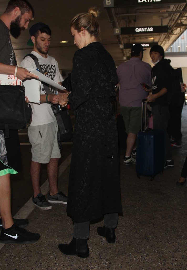 Sylvia Hoeks Was Seen at LAX Airport in Los Angeles 10/25/2017-5