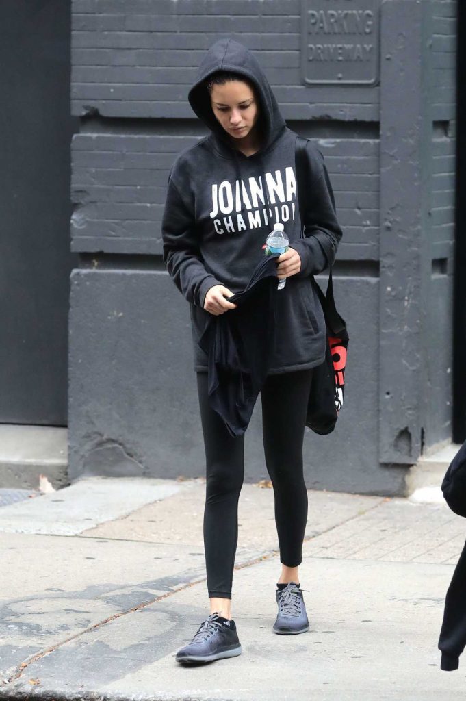 Adriana Lima Leaves a Gym in New York 11/07/2017-3
