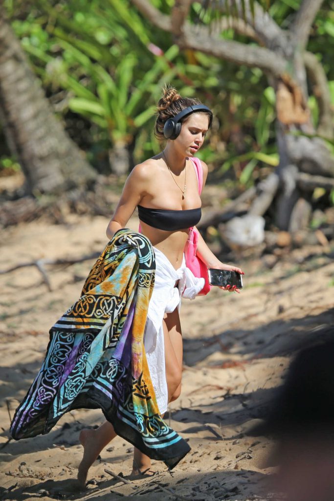 Alexis Ren in Bikini at the Beach in Hawaii 11/13/2017-4