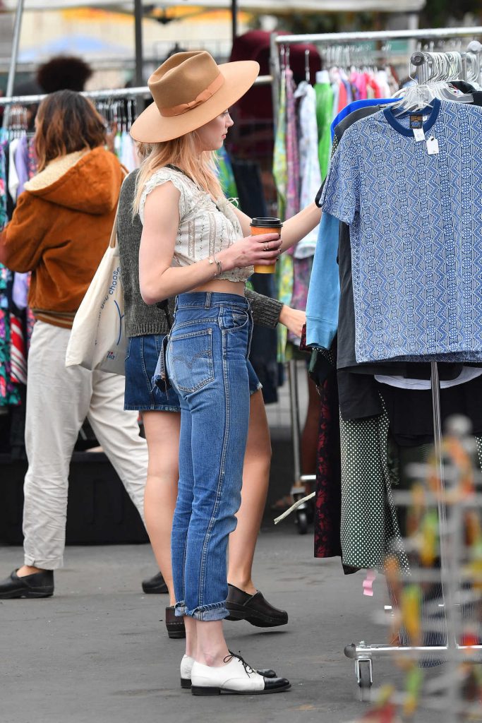 Amber Heard Goes Shopping at the Pasadena Flea Market in Pasadena 11/13/2017-2