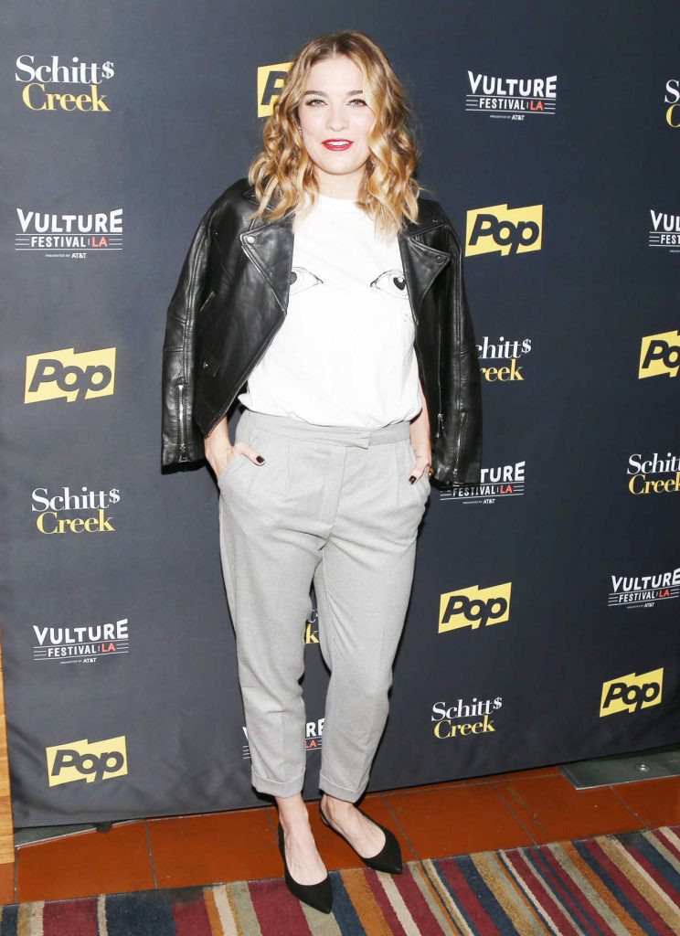 Annie Murphy at the Schitt's Creek Panel During the Vulture Festival in Los Angeles 11/19/2017-1