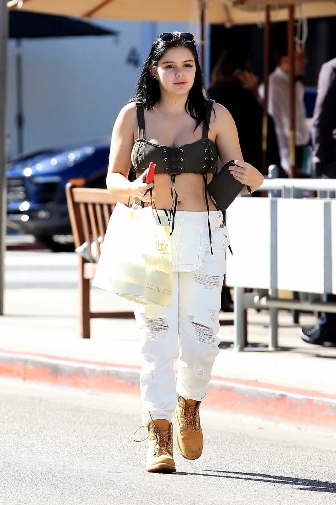 Ariel Winter Grabs Lunch From Il Pastaio Restaurant in Beverly Hills 11/08/2017-2