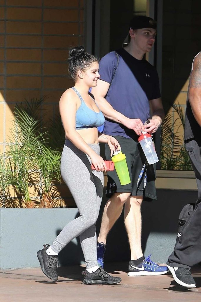 Ariel Winter Hits the Gym With Levi Meaden in LA 11/25/2017-2