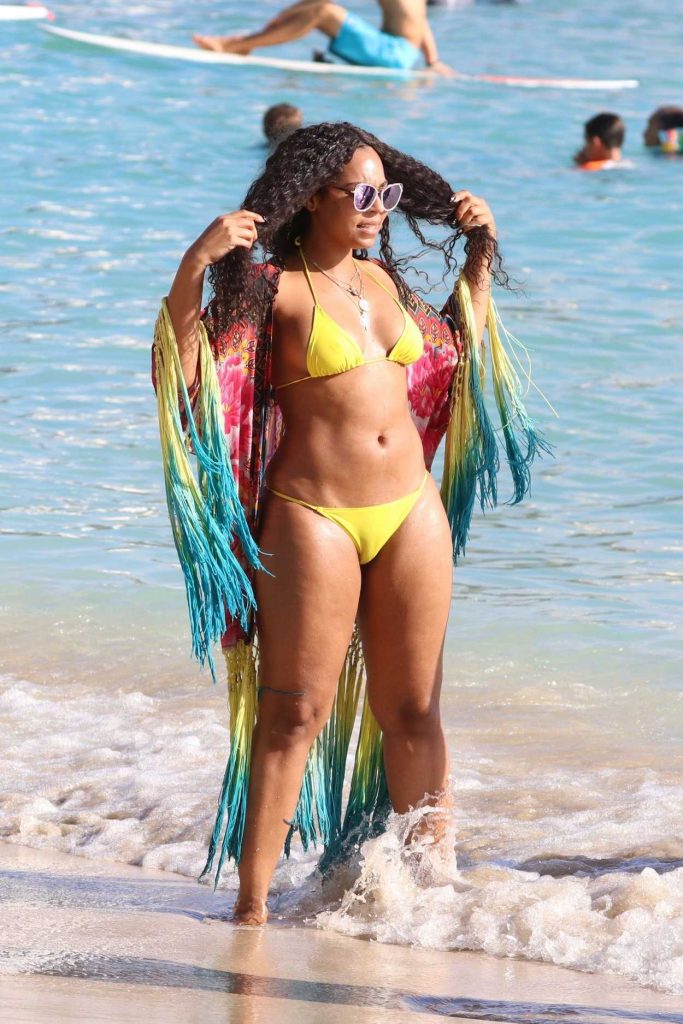 Ashanti Wears a Yellow Bikini at the Beach in Hawaii 11/21/2017-2