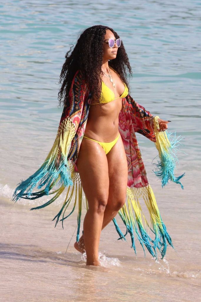 Ashanti Wears a Yellow Bikini at the Beach in Hawaii 11/21/2017-3