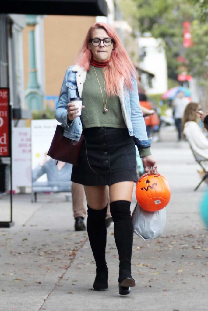 Busy Philipps Buys Halloween Trick in Los Angeles 10/31/2017-3