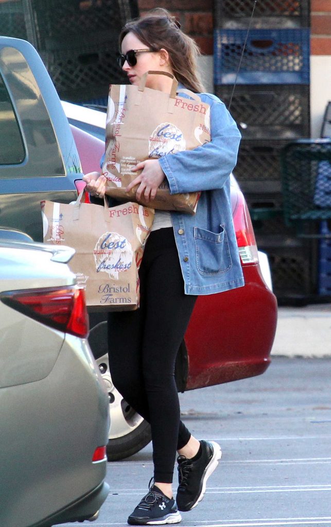 Dakota Johnson Goes Shopping Out in Los Angeles 11/07/2017-5