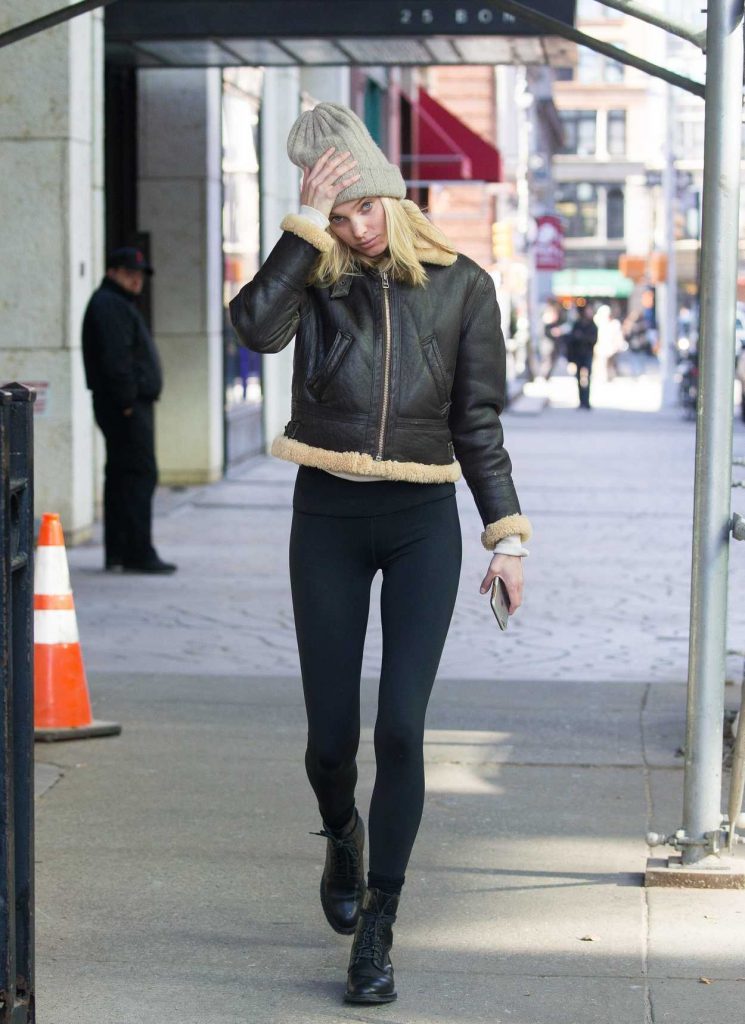 Elsa Hosk Was Seen Out for a Stroll in NYC 11/13/2017-2