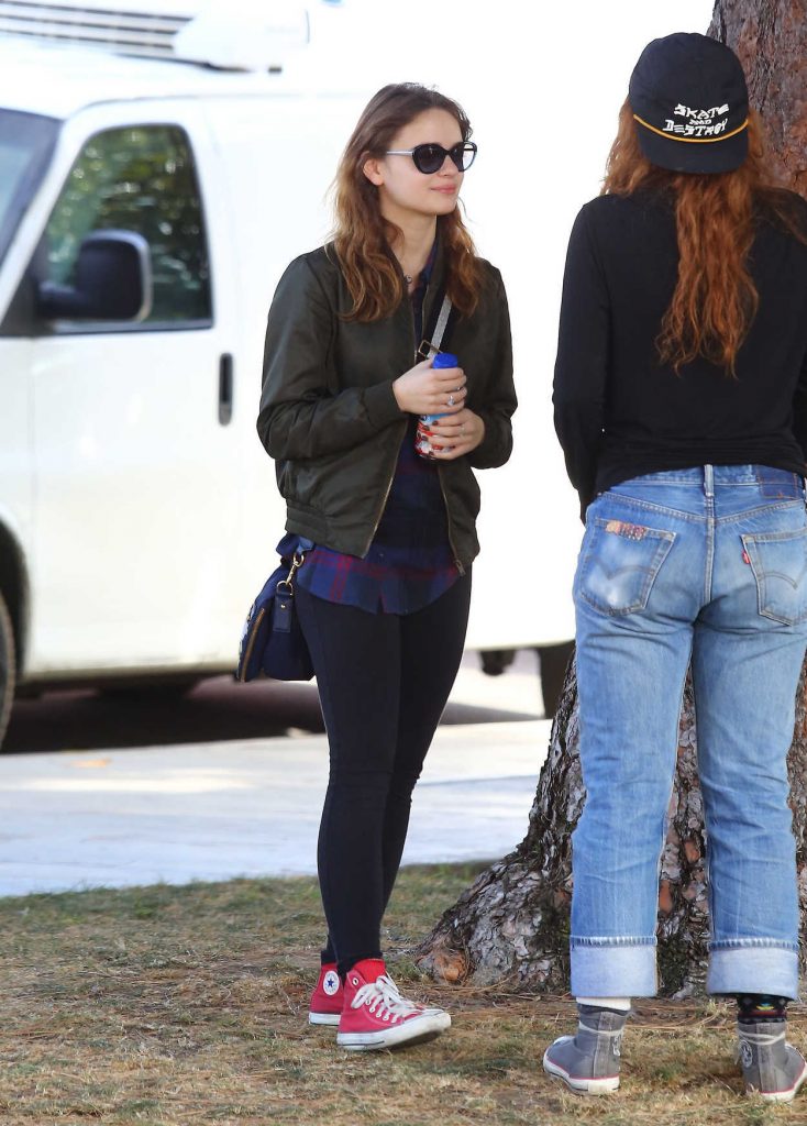 Joey King Was Seen at the Local Farmer's Market in Studio City 11/19/2017-4