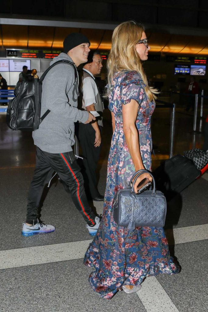 Paris Hilton Was Seen at LAX Airport in LA 11/23/2017-4