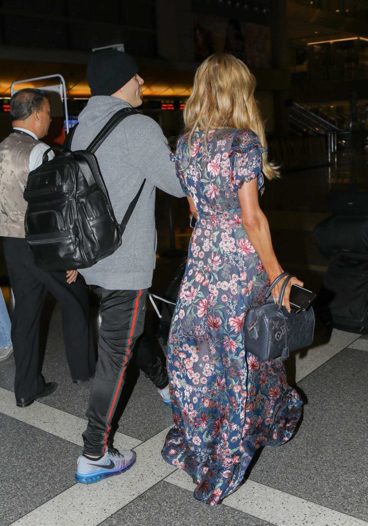Paris Hilton Was Seen at LAX Airport in LA 11/23/2017-5