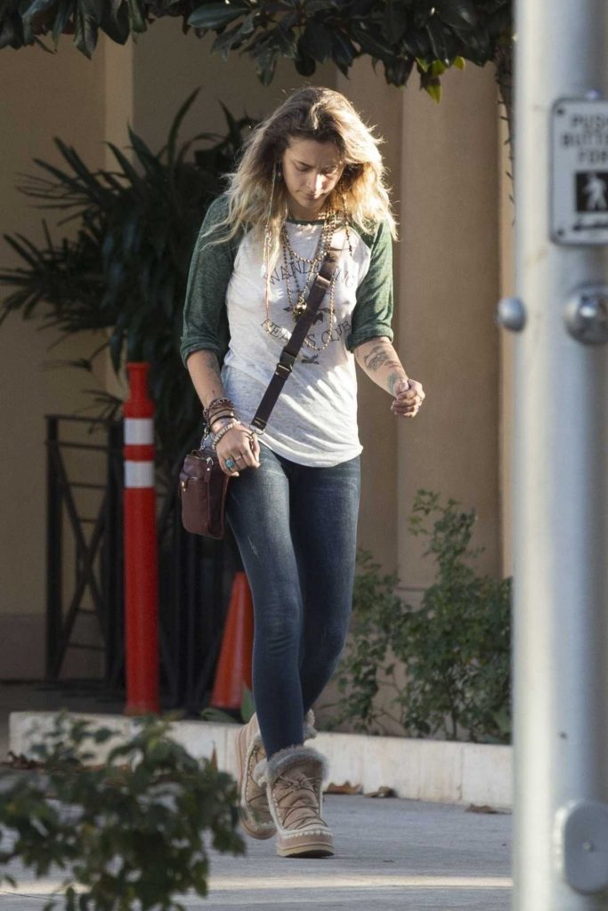 Paris Jackson Was Seen Out in the 90210 Area in Beverly Hills 11/17/2017-5