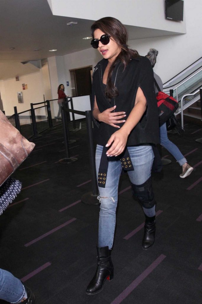 Priyanka Chopra Was Seen at LAX Airport in Los Angeles 11/10/2017-3