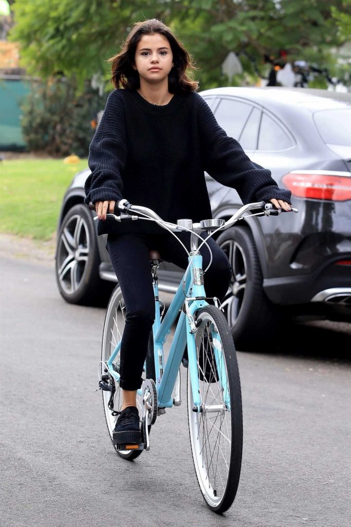 Selena Gomez Goes on a Bike Ride in LA 11/02/2017-2