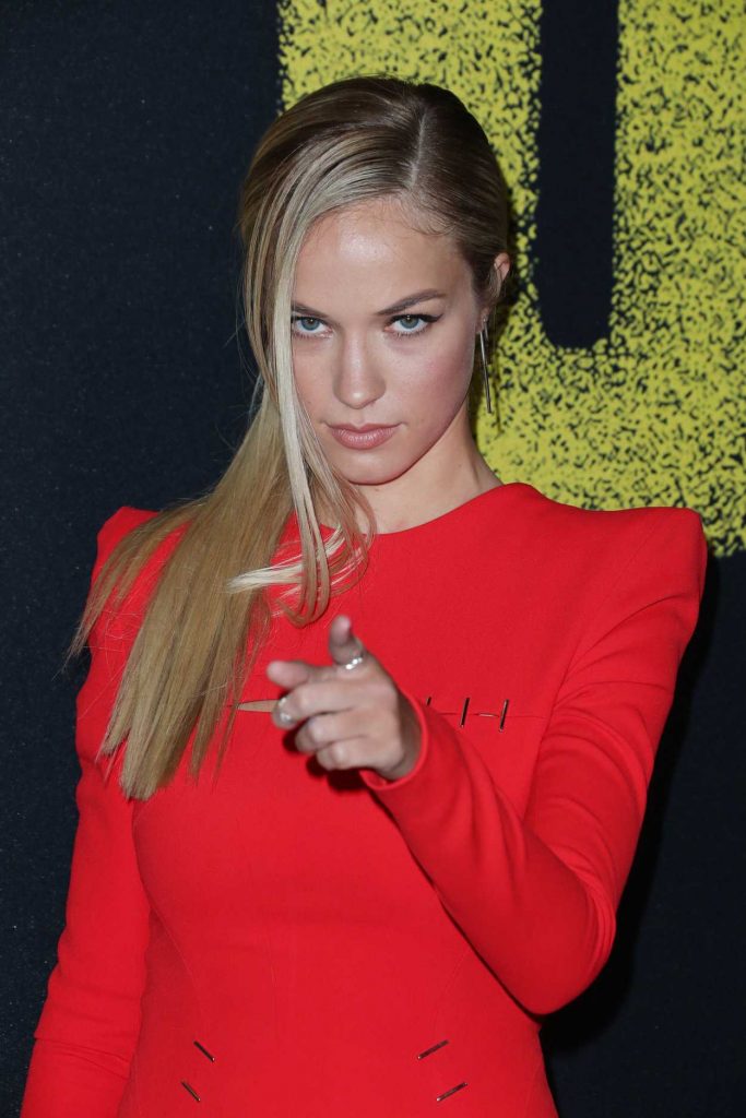 Alexis Knapp at the Pitch Perfect 3 Premiere in Hollywood 12/12/2017-5