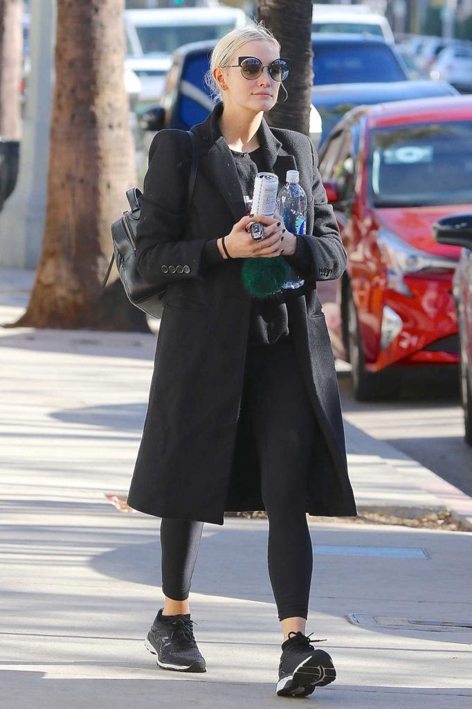 Ashlee Simpson Was Seen Out in Los Angeles 12/13/2017-2