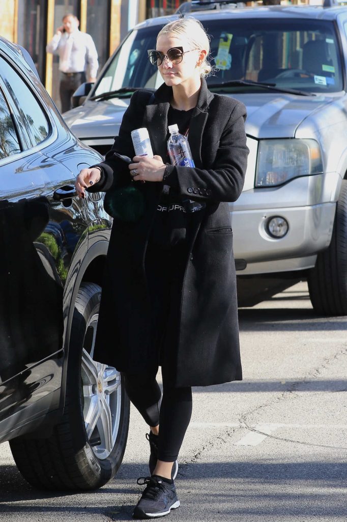 Ashlee Simpson Was Seen Out in Los Angeles 12/13/2017-4