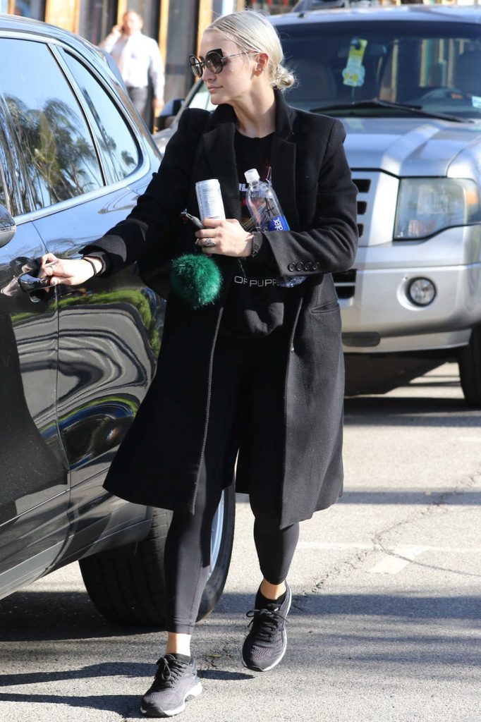 Ashlee Simpson Was Seen Out in Los Angeles 12/13/2017-5