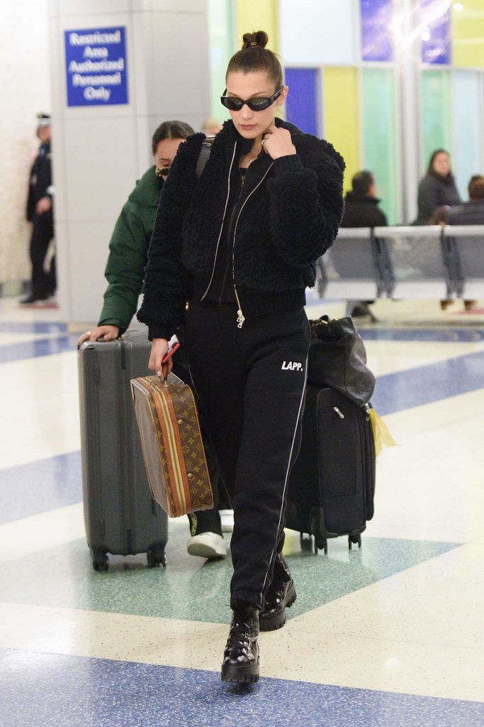 Bella Hadid Was Spotted at JFK Airport in New York City 12/10/2017-3