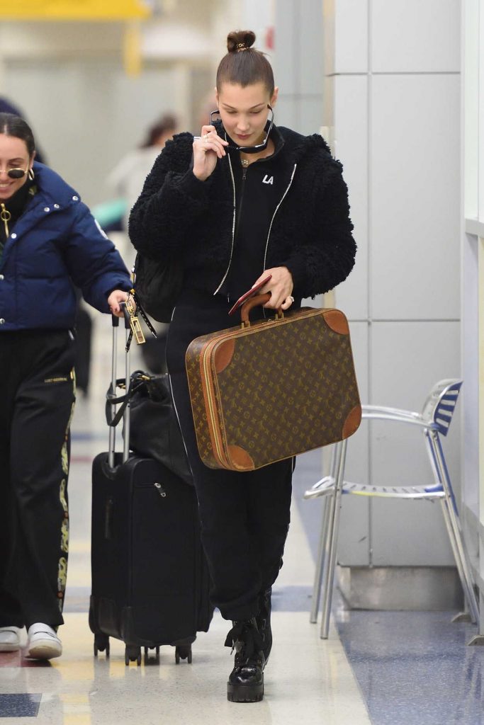 Bella Hadid Was Spotted at JFK Airport in New York City 12/10/2017-4
