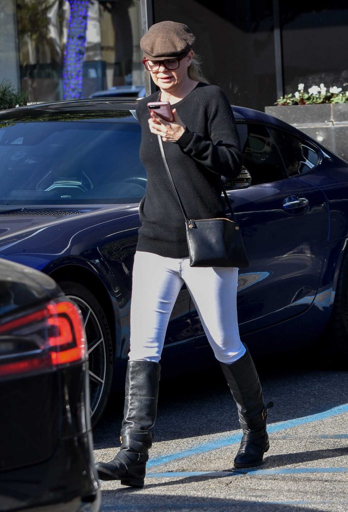 Ellen Pompeo Was Seen Out in Los Angeles 12/18/2017-5