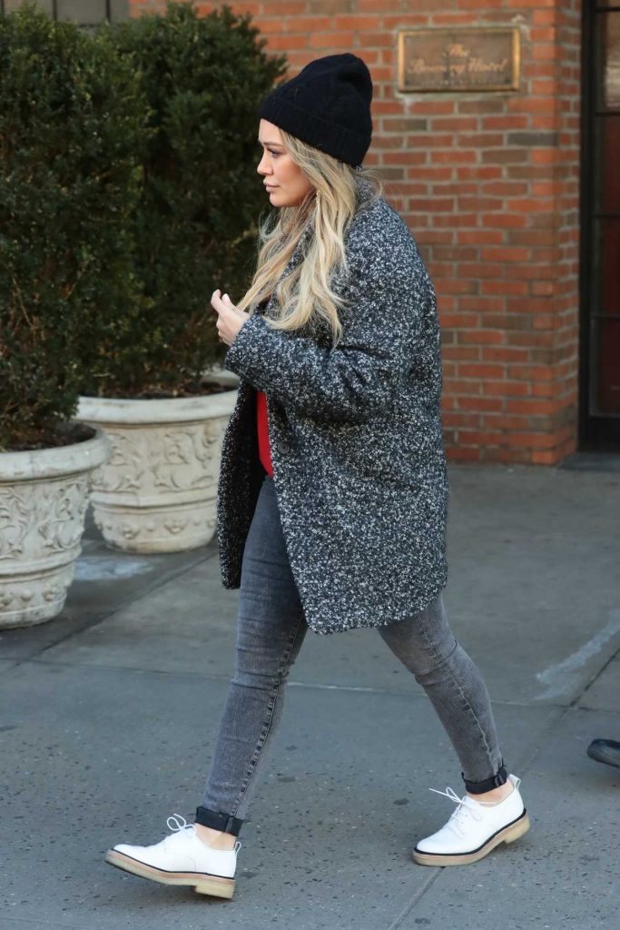 Hilary Duff Leaves Her Hotel in NYC 12/21/2017-5