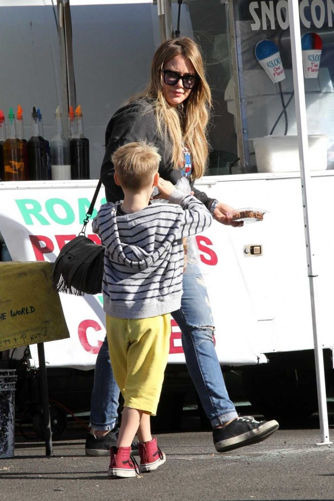 Hilary Duff Was Seen at the Farmers Market with Her Son Luca in Studio City 12/17/2017-2