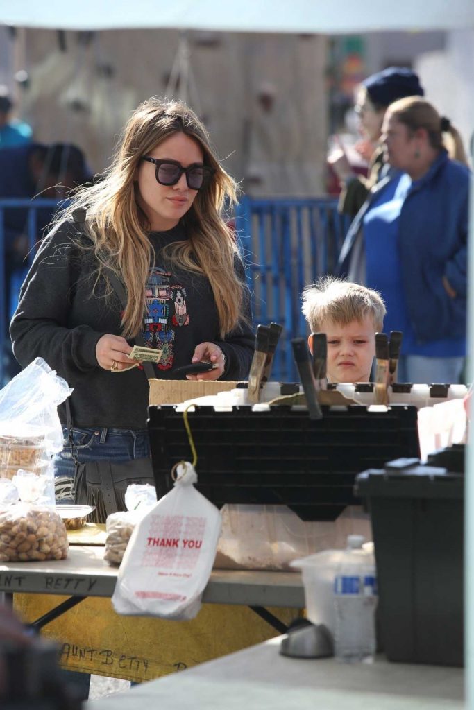 Hilary Duff Was Seen at the Farmers Market with Her Son Luca in Studio City 12/17/2017-5