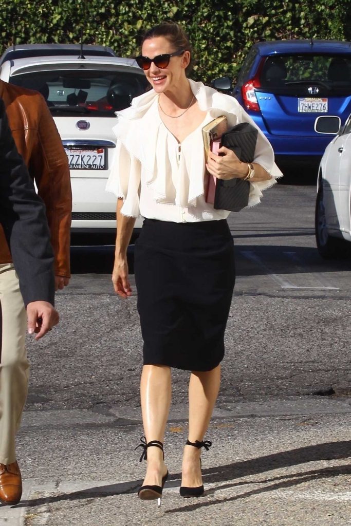 Jennifer Garner Arrives for Church Service in Pacific Palisades 12/17/2017-2
