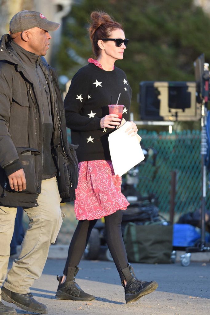 Julia Roberts on the Set of Ben is Back in New York 12/20/2017-2