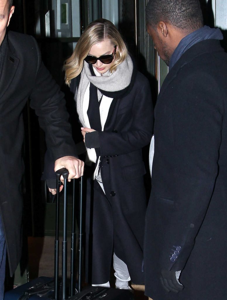 Margot Robbie Leaves Her Hotel in New York City 12/13/2017-4