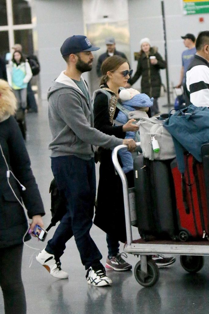 Natalie Portman Was Spotted with Her Family at JFK Airport in New York 12/23/2017-1