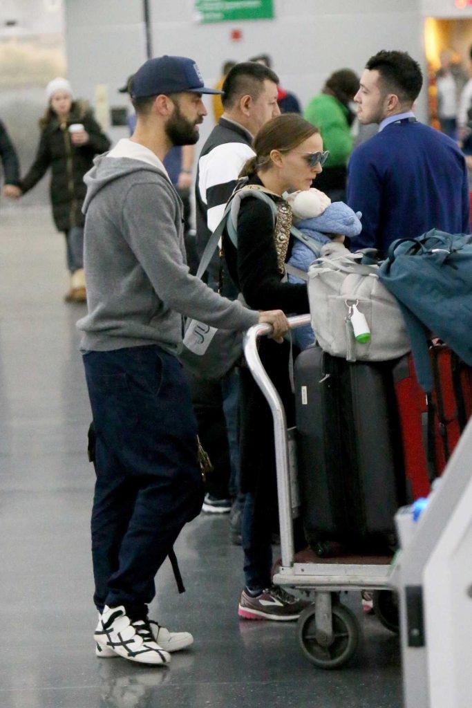 Natalie Portman Was Spotted with Her Family at JFK Airport in New York 12/23/2017-3