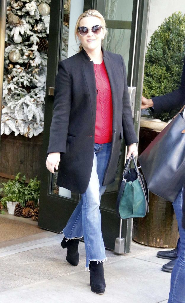Reese Witherspoon Leaves Her Hotel in New York 11/29/2017-4