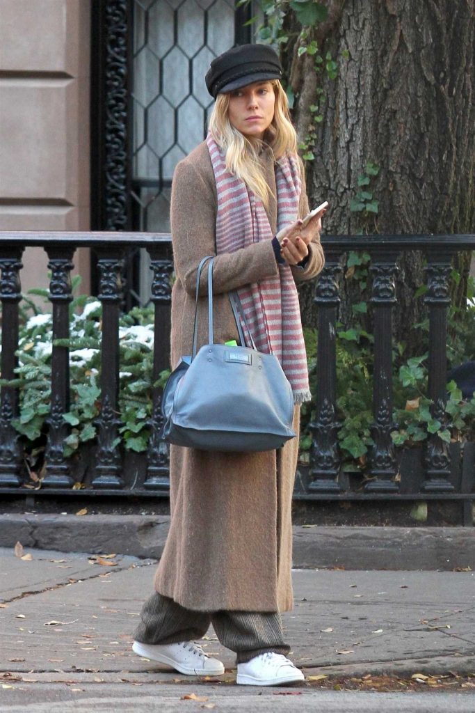 Sienna Miller Was Seen Out in New York 12/11/2017-2