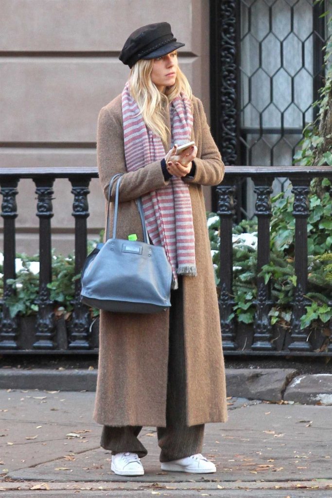 Sienna Miller Was Seen Out in New York 12/11/2017-4