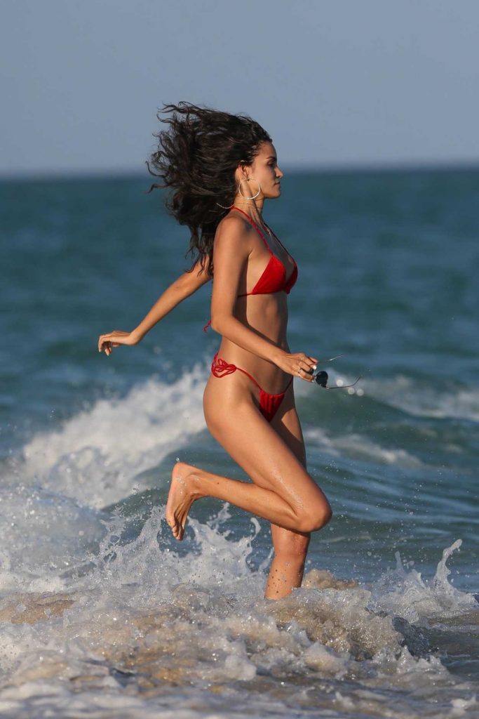 Sofia Resing Wears a Skimpy Red Bikini at the Beach in Miami 12/08/2017-4