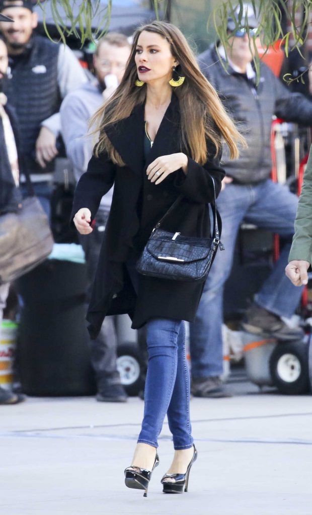Sofia Vergara on the Set of Modern Family in Los Angeles 12/07/2017-3