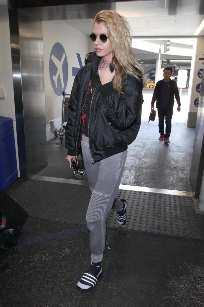 Stella Maxwell Was Seen at LAX Airport in Los Angeles 12/27/2017-4