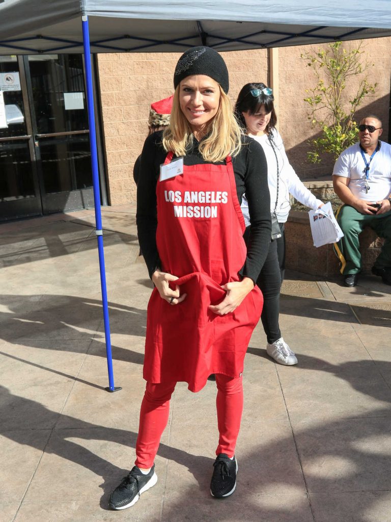Torrie Wilson at Los Angeles Mission's Christmas Celebration on Skid Row 12/22/2017-1