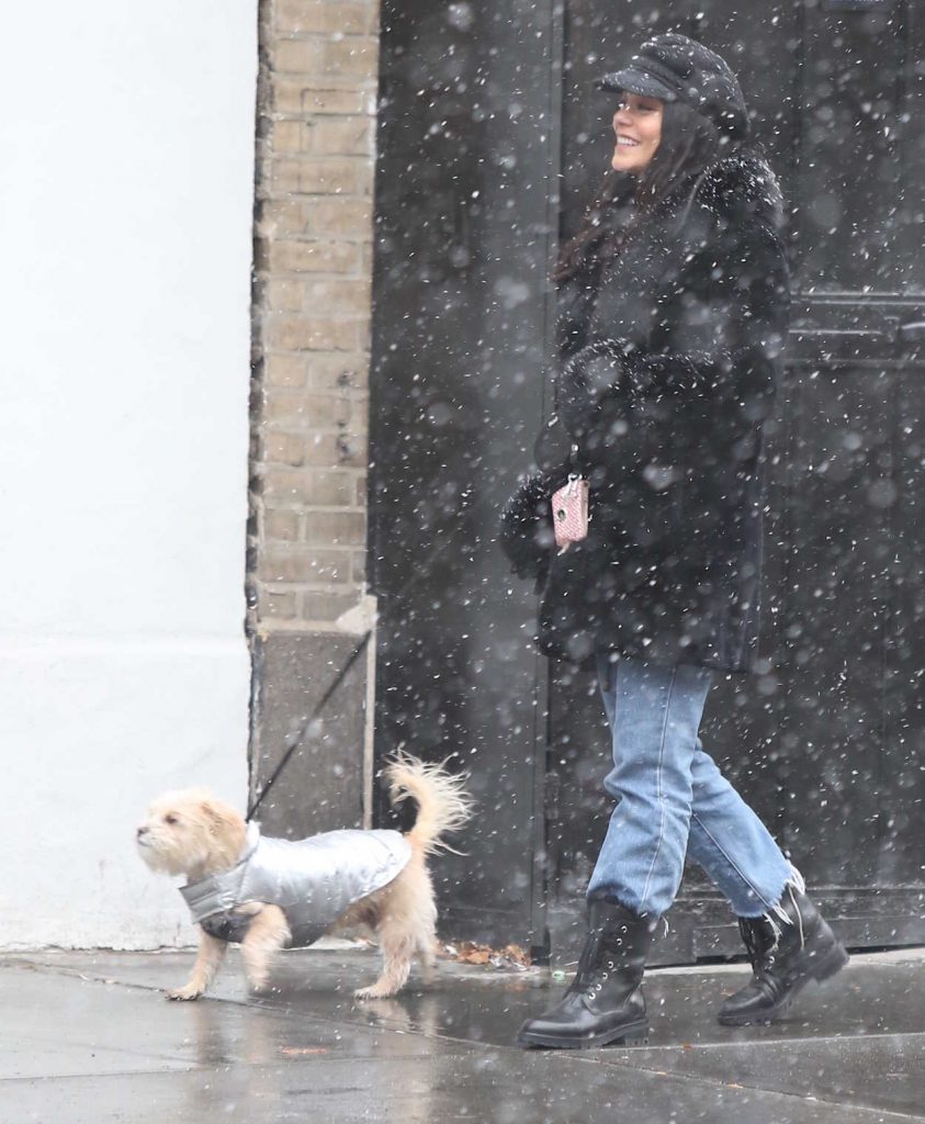 Vanessa Hudgens Walks Under the Snow with Austin Butler in NYC 12/09/2017-3