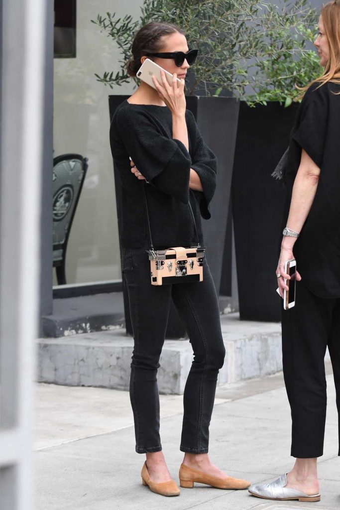 Alicia Vikander Was Spotted with a Friend in Beverly Hills 01/16/2018-5