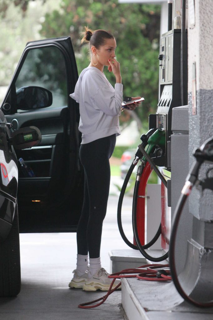 Bella Hadid Pumps Gas at the Gas Station in Beverly Hills 01/08/2018-1