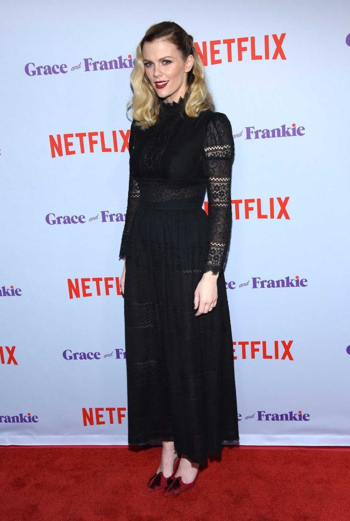 Brooklyn Decker at the Grace and Frankie Season 4 Premiere in Los Angeles 01/18/2018-3