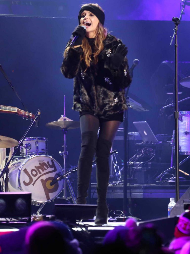 Carly Pearce Performs at the New Year Celebration in Nashville 12/31/2017-2