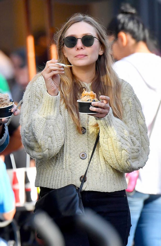 Elizabeth Olsen Was Spotted with Her Boyfriend Robbie Arnett Out in Los Angeles 12/30/2017-4