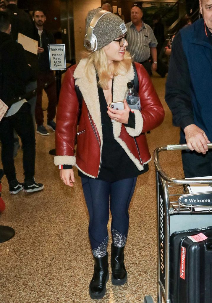 Emily Bett Rickards Arrives at Salt Lake City Airport 01/19/2018-4