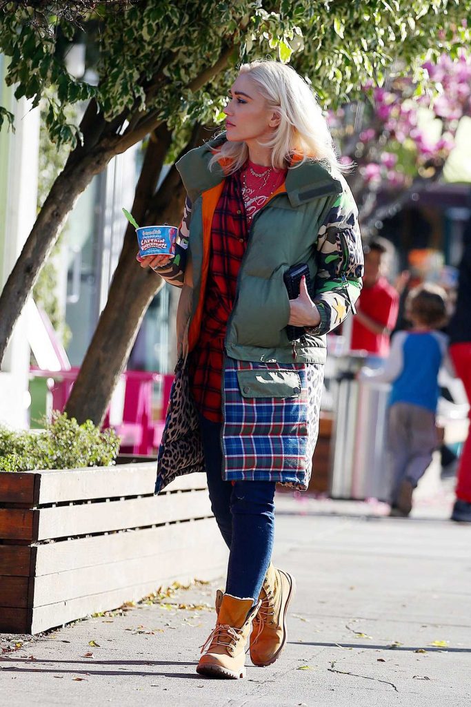 Gwen Stefani Leaves Menchie's Shop in Studio City 01/25/2018-2