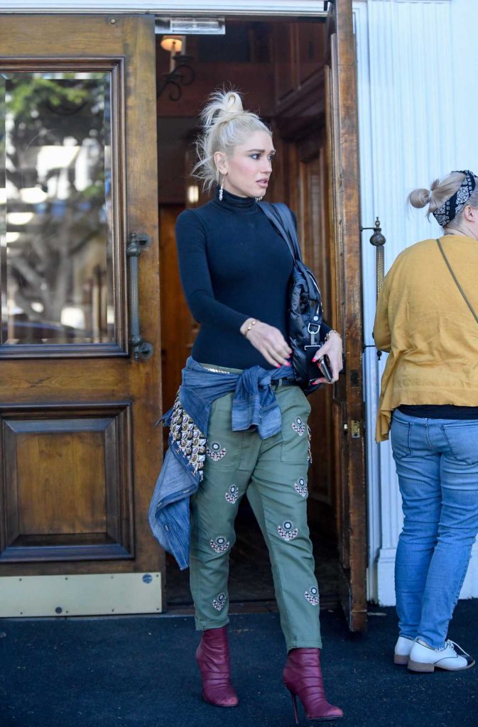 Gwen Stefani Out Shopping in Los Angeles 01/23/2018-4