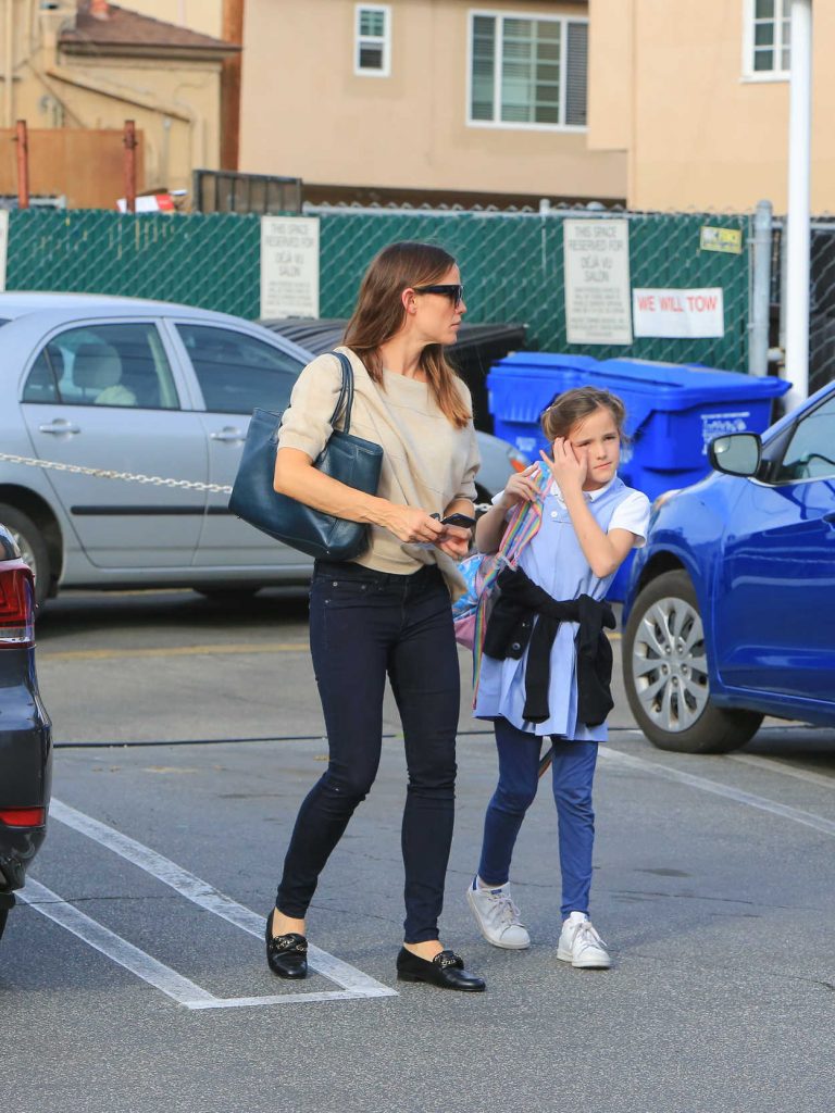 Jennifer Garner Was Seen Out with Her Daughter Seraphina in Los Angeles 01/29/2018-2
